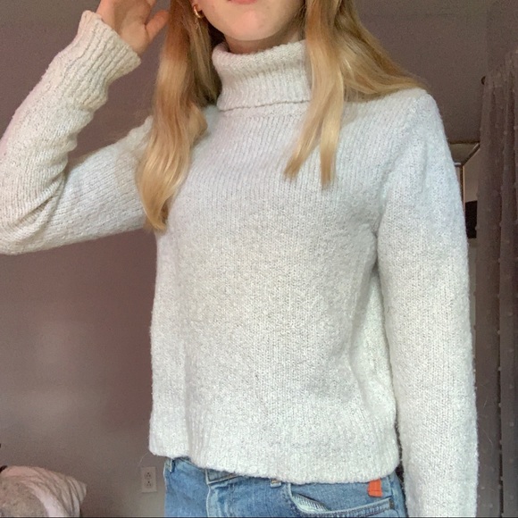 Brandy Melville turtleneck - Picture 2 of 3
